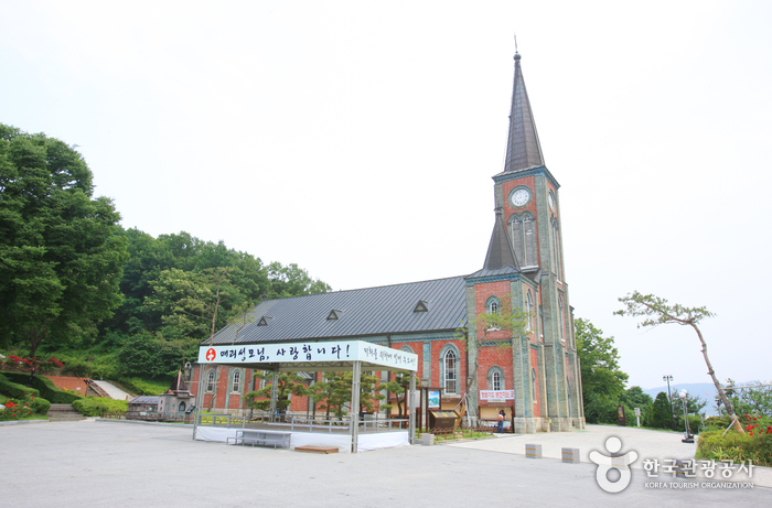 甘谷玫瑰聖母巡禮地聖堂(감곡매괴성모순례지성당)