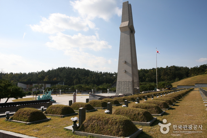 國立5.18民主墓地(국립 5.18 민주묘지) 國立5.18民主墓地(국립 5.18 민주묘지)