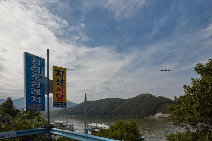 清平湖畔辣魚湯村(청평호반 매운탕촌)