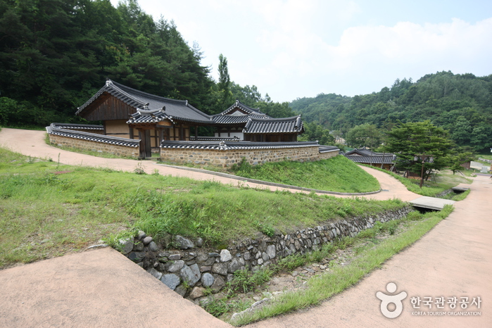 Andong Folk Village (안동민속촌)