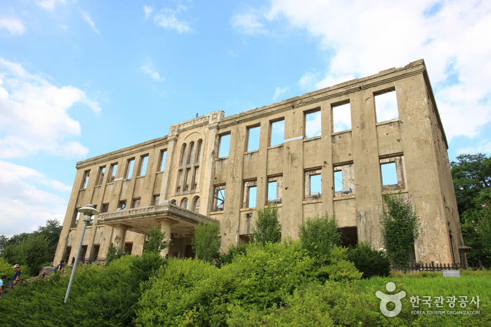 Cheorwon Korean Workers' Party Headquarters (철원 노동당사) Cheorwon Korean Workers' Party Headquarters (철원 노동당사)