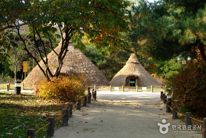 Archaeological Site in Amsa-dong, Seoul (서울 암사동 유적)