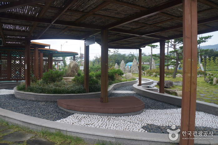 Cheoksan Hot Springs Zone (척산온천지구) Cheoksan Hot Springs Zone (척산온천지구)