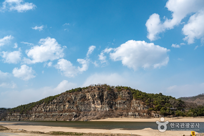 Buyongdae Cliff (부용대)
