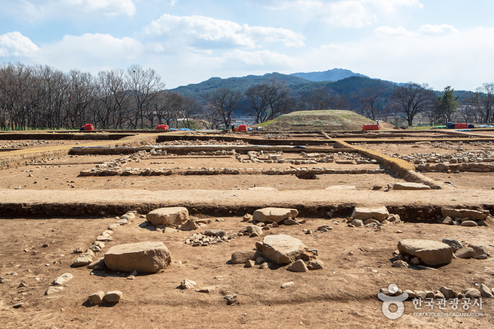 Festung Wolseong (Banwolseong) (경주 월성(반월성))
