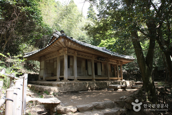 Dasan Chodang (다산초당, 다산 정약용 유적지)