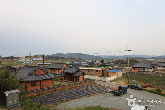 Mopyeong-Dorf (모평마을)