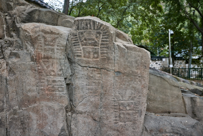 Petroglyphen von Goryeong (고령 장기리 암각화)