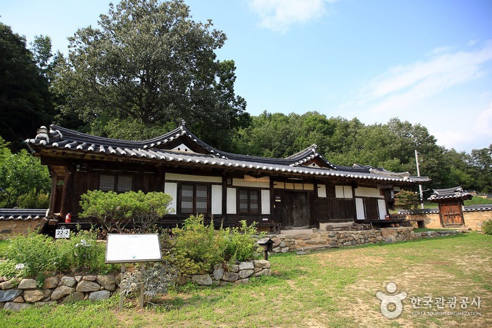 Haus Seobyeok (서벽고택)