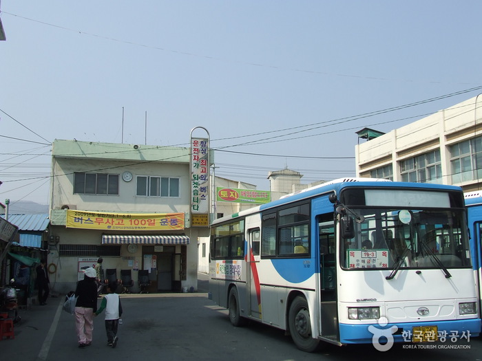 沃川市外バス共用停留所(옥천시외버스공용정류소) 沃川市外バス共用停留所(옥천시외버스공용정류소)