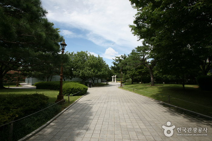 Парк Кёнсан Камъён (경상감영공원)