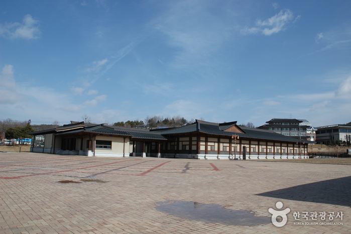 Музей Буддийского храма Чоннимса (정림사지박물관)