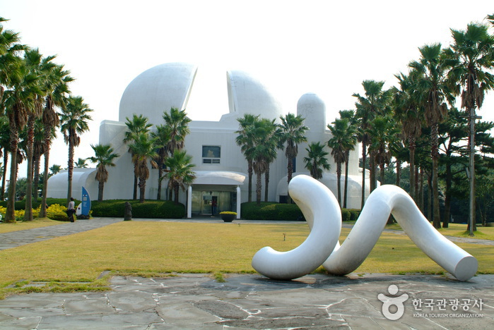 Музей кино Синён (신영영화박물관)