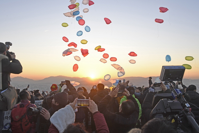 Фестиваль встречи рассвета в горах Ачхасан (아차산 해맞이축제)