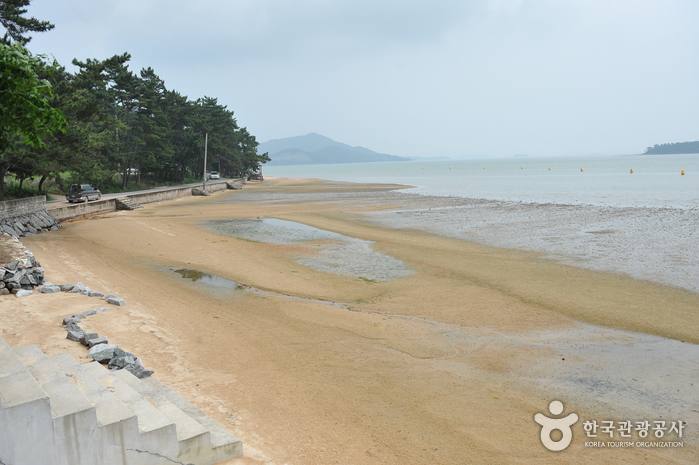 Пляж Тхоммори (톱머리 해수욕장)