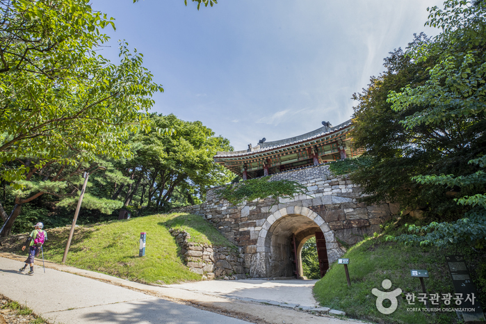 Крепость Намхансансон [Всемирное культурное наследие ЮНЕСКО] (남한산성도립공원 [유네스코 세계문화유산])
