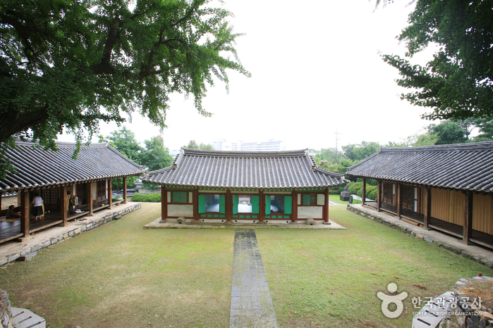 Школа Сувон Хянгё (수원향교)