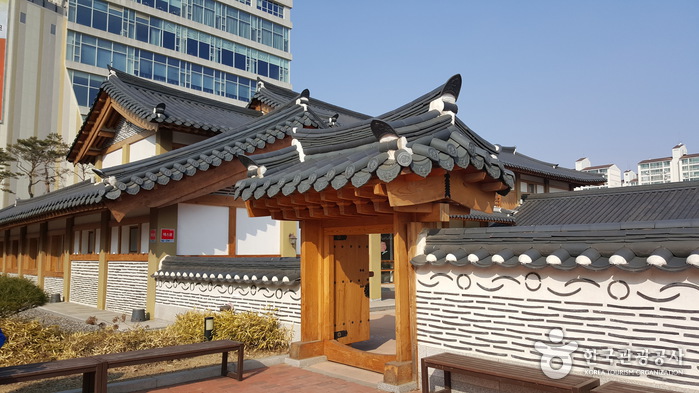 Культурный центр в Кояне (고양문화원)