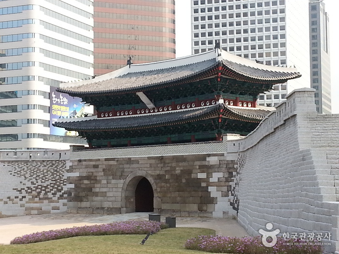 Ворота Суннемун (숭례문)
