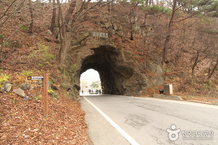 Тоннель в скале Рачжетхонмун (라제통문)