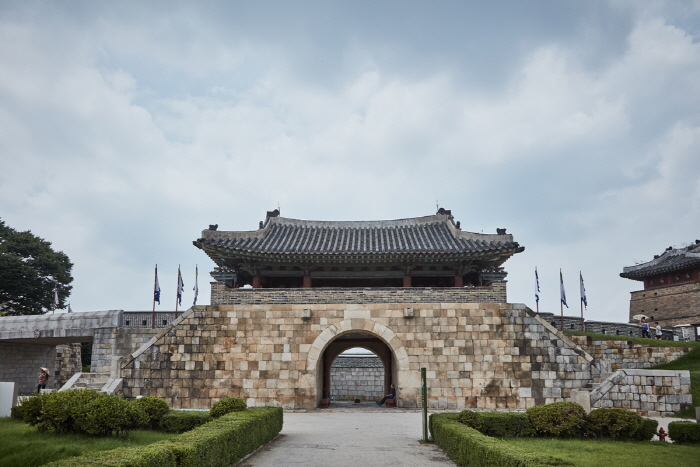 Ворота Хвасомун в крепости Хвасон в Сувоне (화서문)