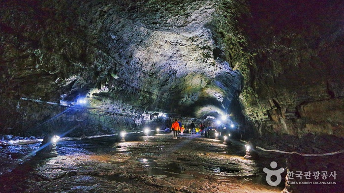 Пещера Манчжангуль (Национальный геопарк Чечжудо) (만장굴 [제주도 국가지질공원])
