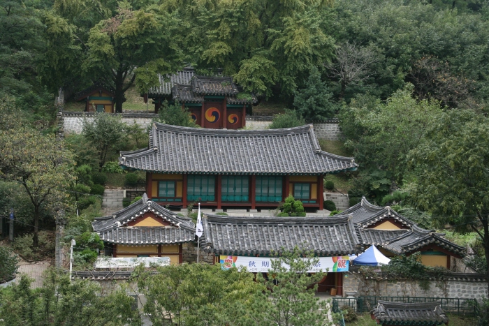 Конфуцианская школа Янчхонхянгё (양천향교)
