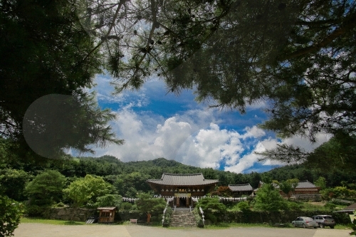 Храм Пэннёнса в Капхёне (백련사(가평))