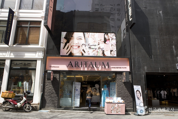 Магазин ARITAUM (центральный филиал на Мёндоне) (아리따움 (명동중앙직영점))