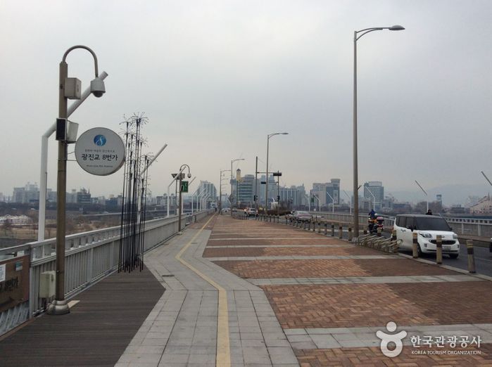 8-я улица на мосту Кванчжин-гё (광진교 8번가)