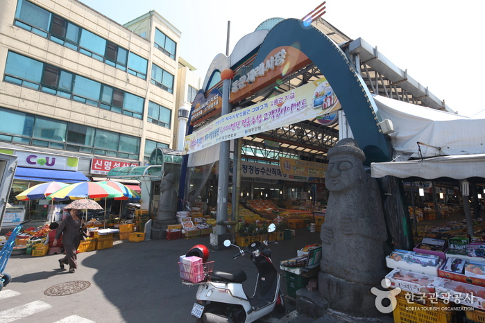 Рынок Тонмун на острове Чечжу (동문재래시장)