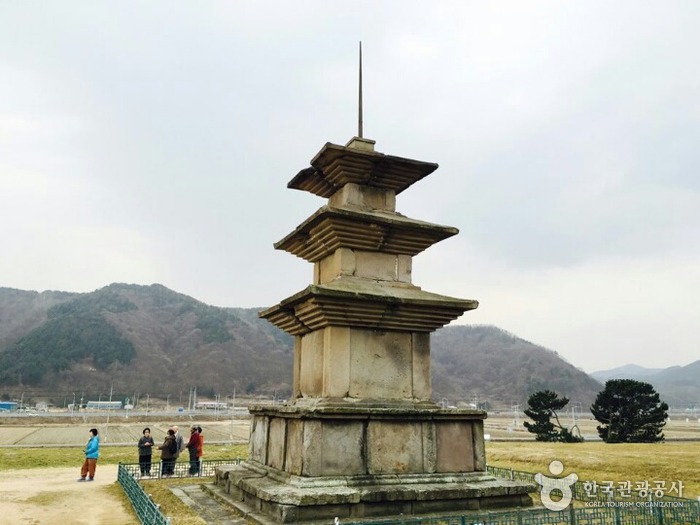 Район храма Камынса в Кёнчжу (경주 감은사지)