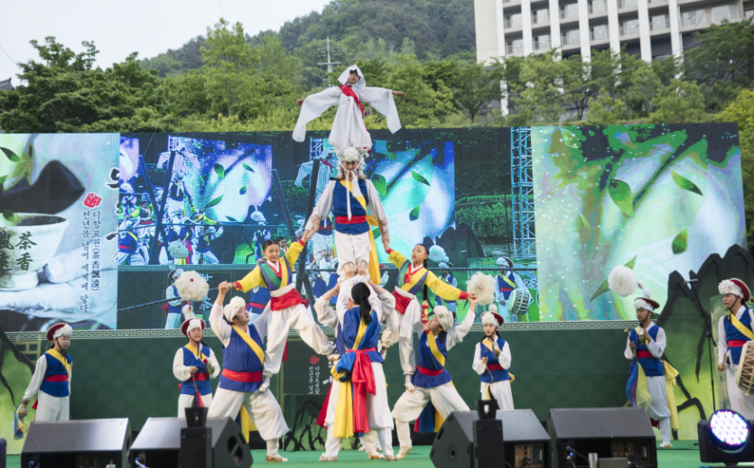 Фестиваль культуры дикого чая в Хадоне (하동 야생차문화축제)