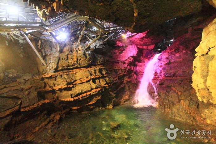 Cueva Daegeumgul (대금굴) Cueva Daegeumgul (대금굴)