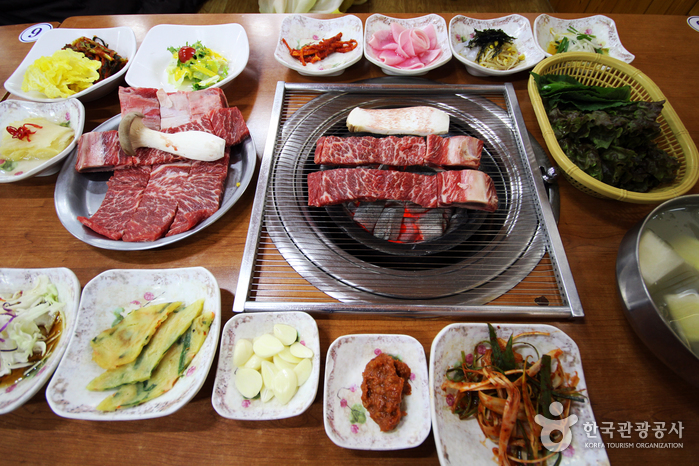 Aldea Idong Galbi de Pocheon (포천 이동갈비마을)